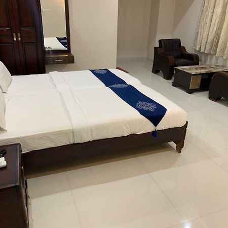 Jnr Grand Hotel Madanapalle Eksteriør billede
