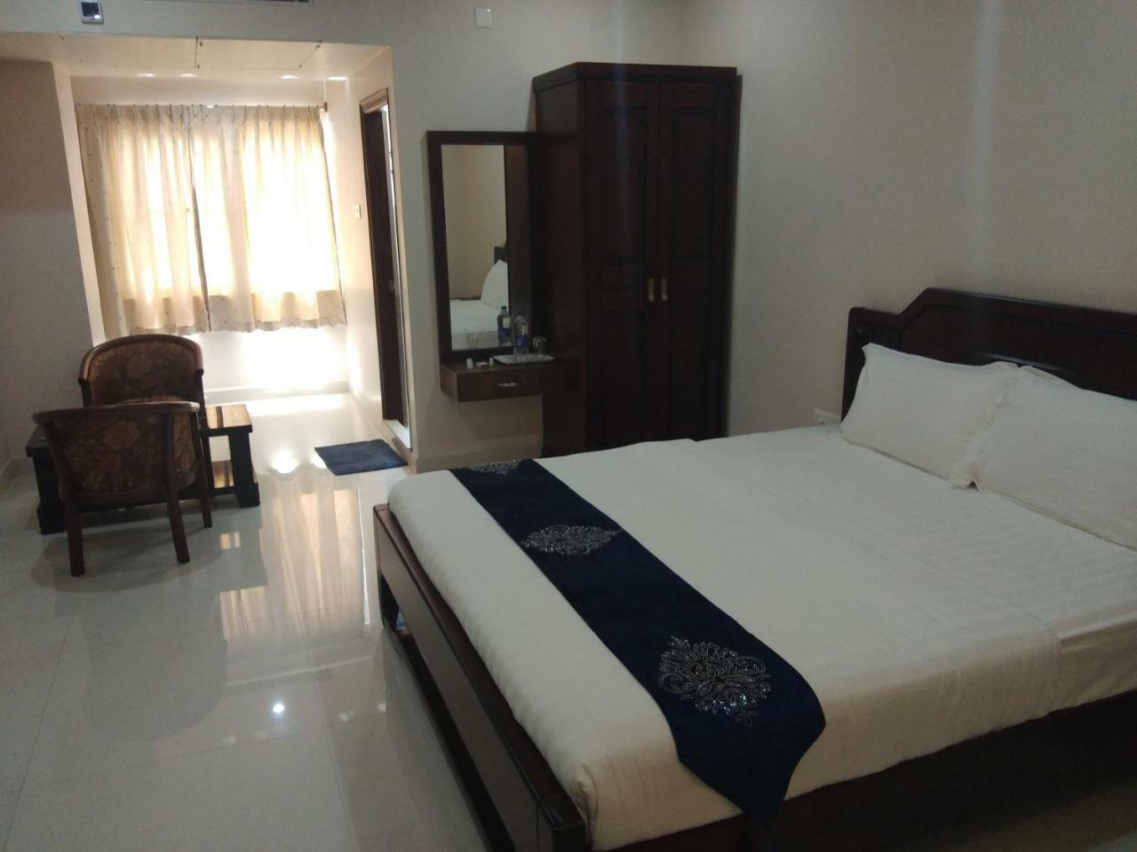 Jnr Grand Hotel Madanapalle Eksteriør billede