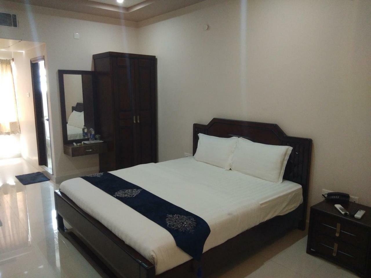 Jnr Grand Hotel Madanapalle Eksteriør billede