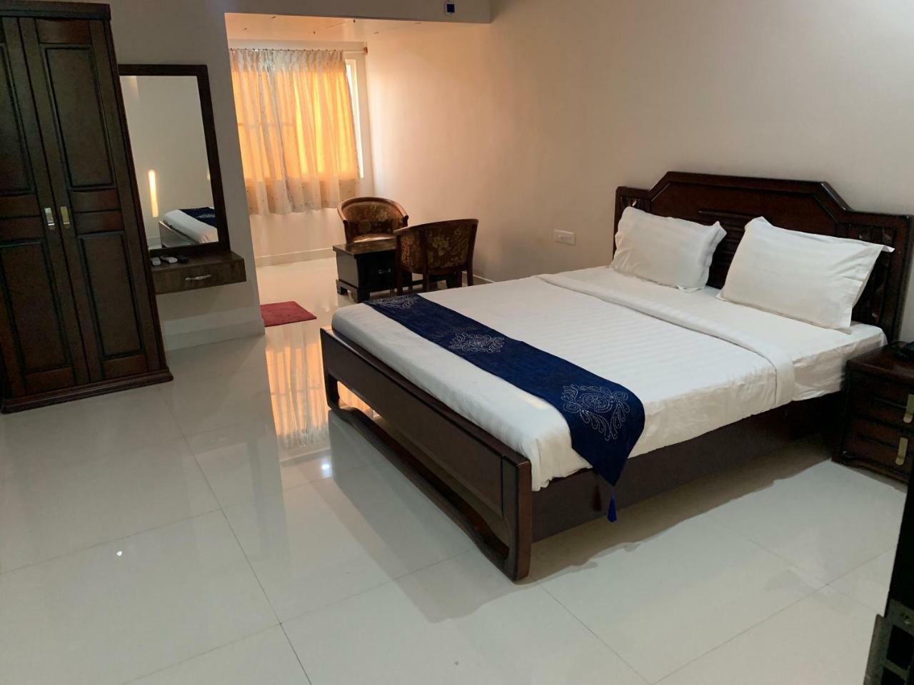 Jnr Grand Hotel Madanapalle Eksteriør billede